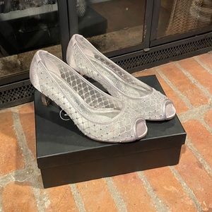 Adrianna Papell Jaime Silver Saba Mesh Sheena FORMAL Pumps Women's 7 1/2M